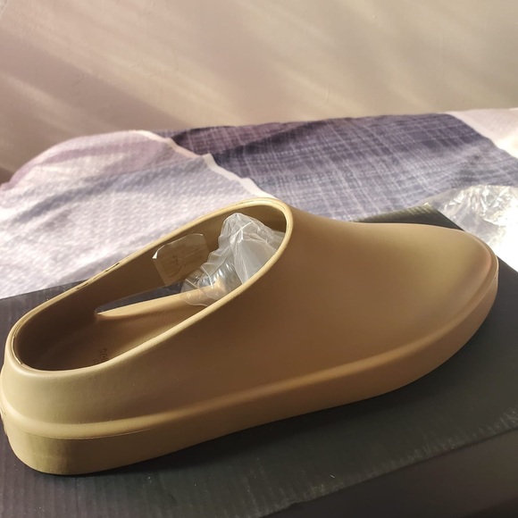 Saint Morta Flow Slide Tan Size 8 - Picture 2 of 4